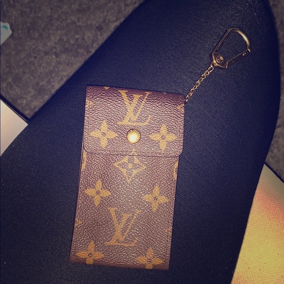 Vintage(ish) cell phone cles with snap - Picture 1 of 8
